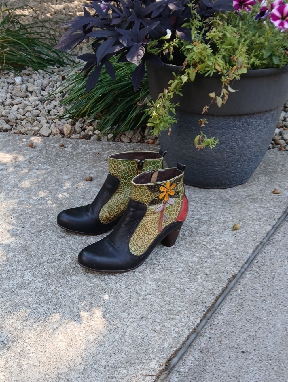 L'Artiste by Spring Step "Dramatic" Floral Leather Ankle Boots. Sz40(9) - Picture 11 of 14